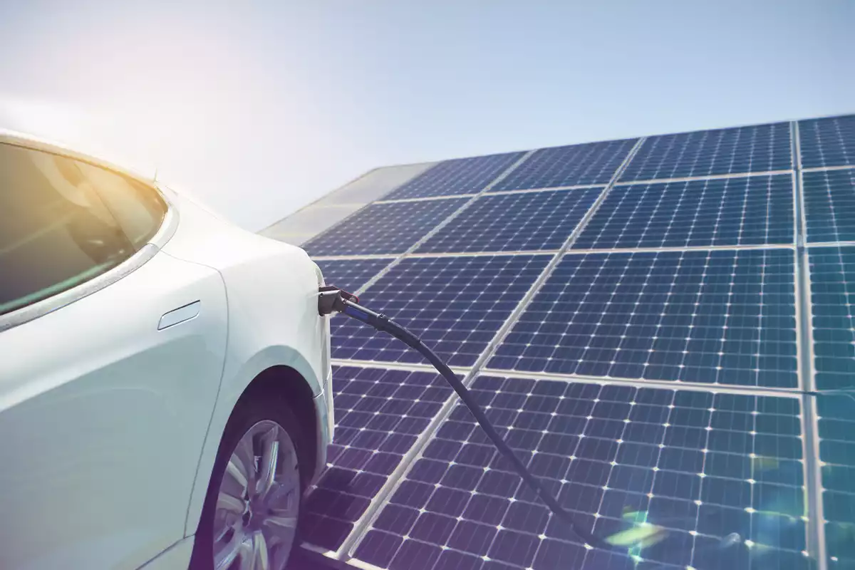 Elektrikli Araçlar Kaç Güneş Paneliyle Şarj Edilir?